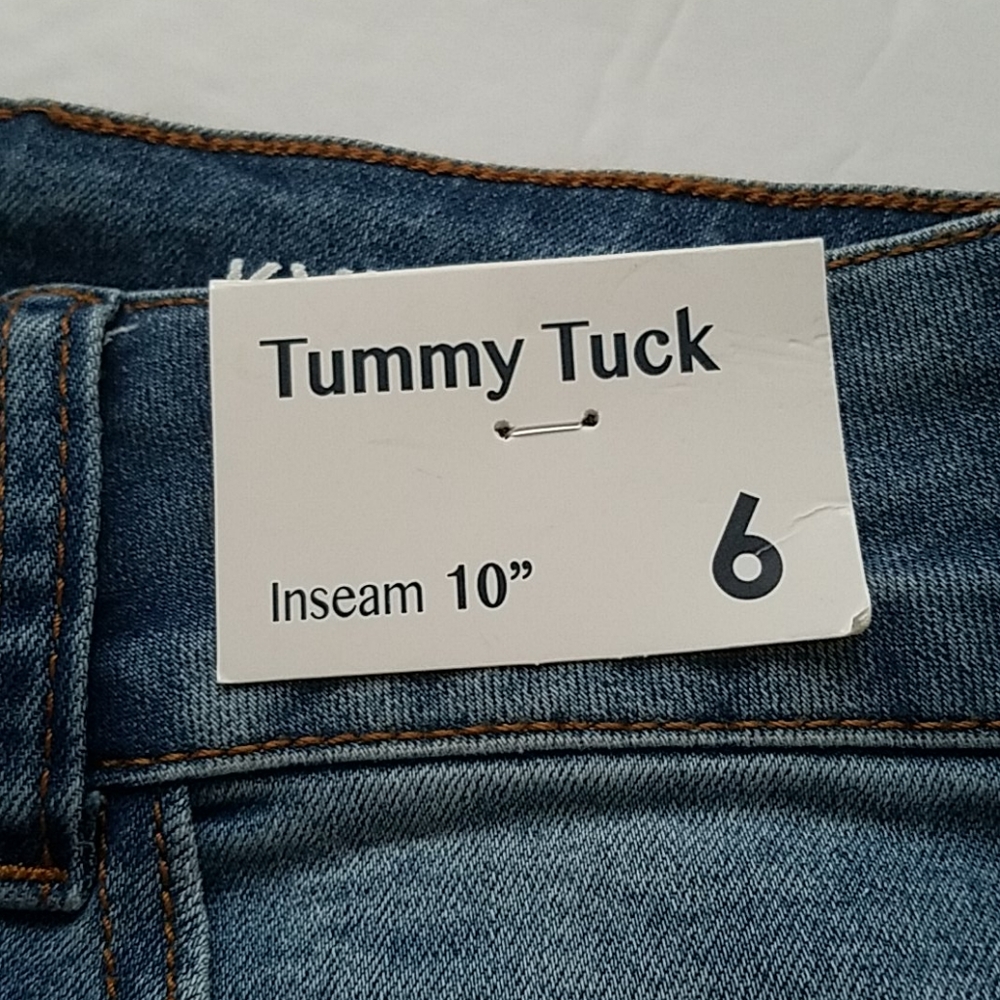 !iT Shorts - Picture 11 of 16